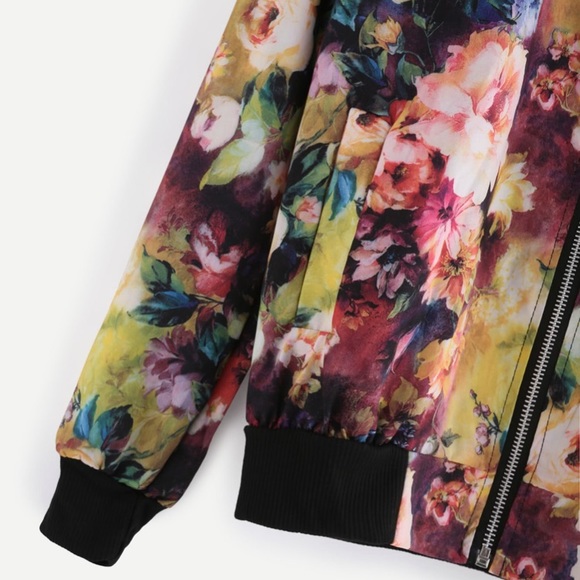 🌸Floral lightweight zip front jacket🌸 - Picture 4 of 6